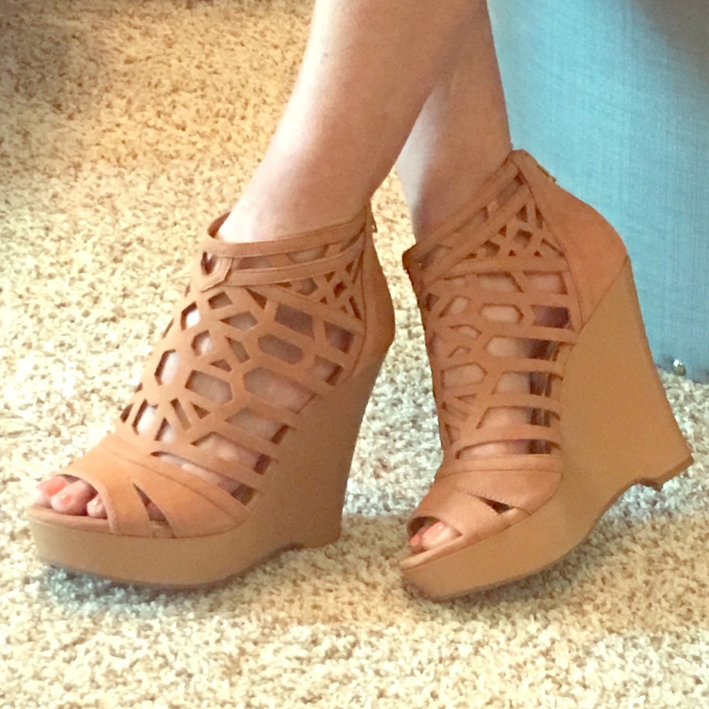 Worn once‼️ Gianni Bini Ibiza Wedges 💋‼️